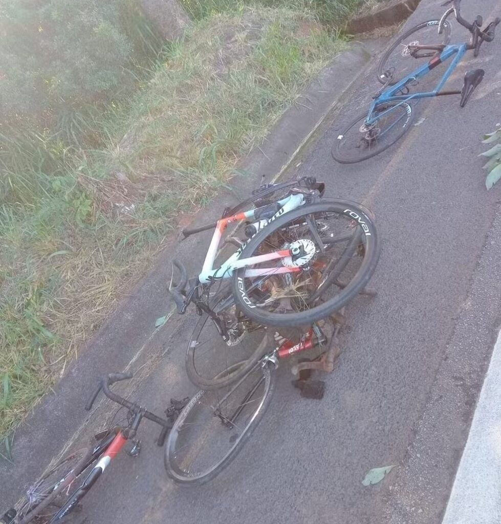 Van atropela ciclistas na BR-040/MG e deixa sete feridos, dois em estado grave, segundo o Corpo de Bombeiros de Minas