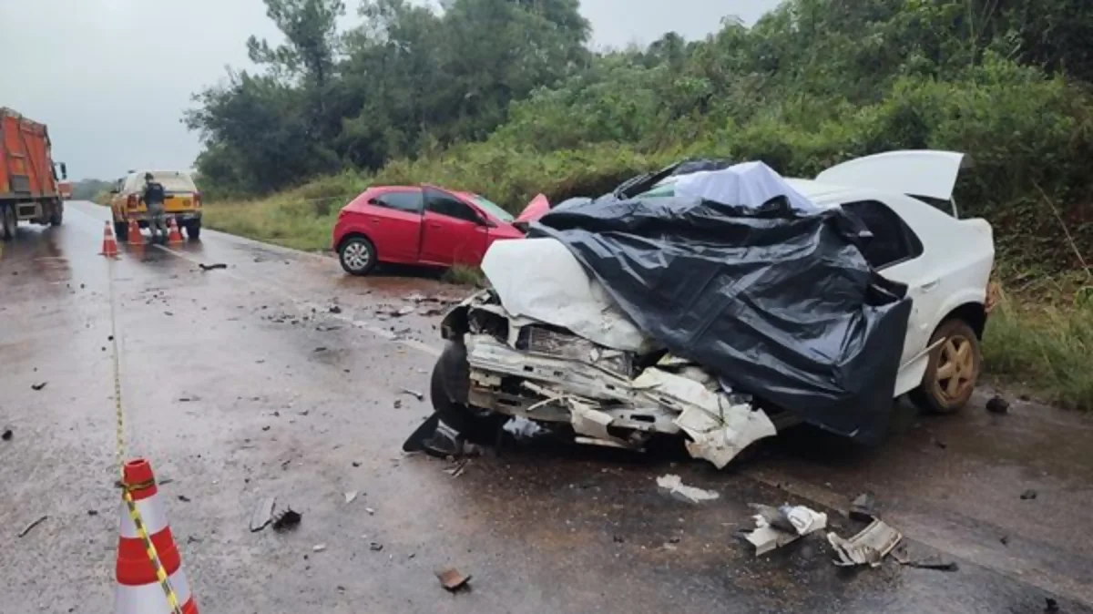 Acidente na ERS-153 deixa 1 morto e 3 feridos, em Ernestina (RS) Acidente na ERS-153 deixa 1 morto e 3 feridos, em Ernestina (RS)