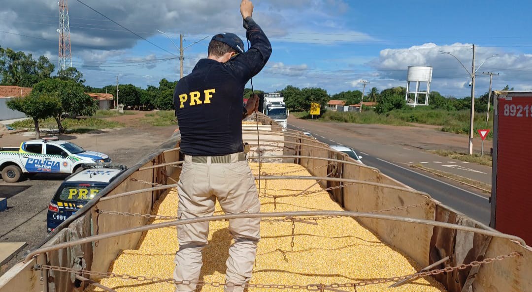 PRF do Piauí realiza a maior apreensão de cocaína do ano no Brasil PRF do Piauí realiza a maior apreensão de cocaína do ano no Brasil