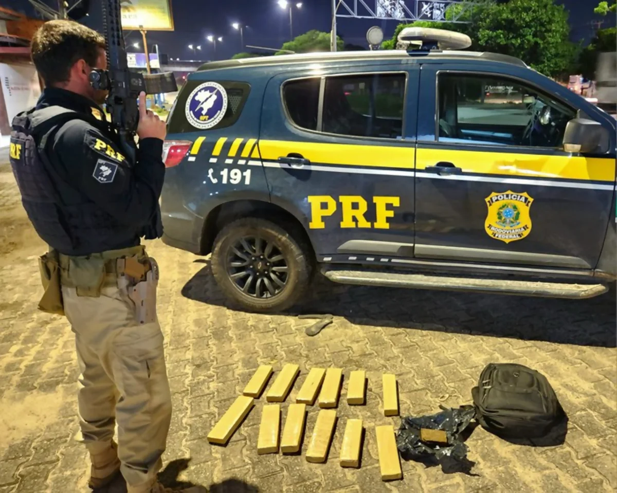 Adolescente venezuelana é presa com 10kg de maconha em ônibus, na BR-222/CE Adolescente venezuelana é presa com 10kg de maconha em ônibus, na BR-222/CE