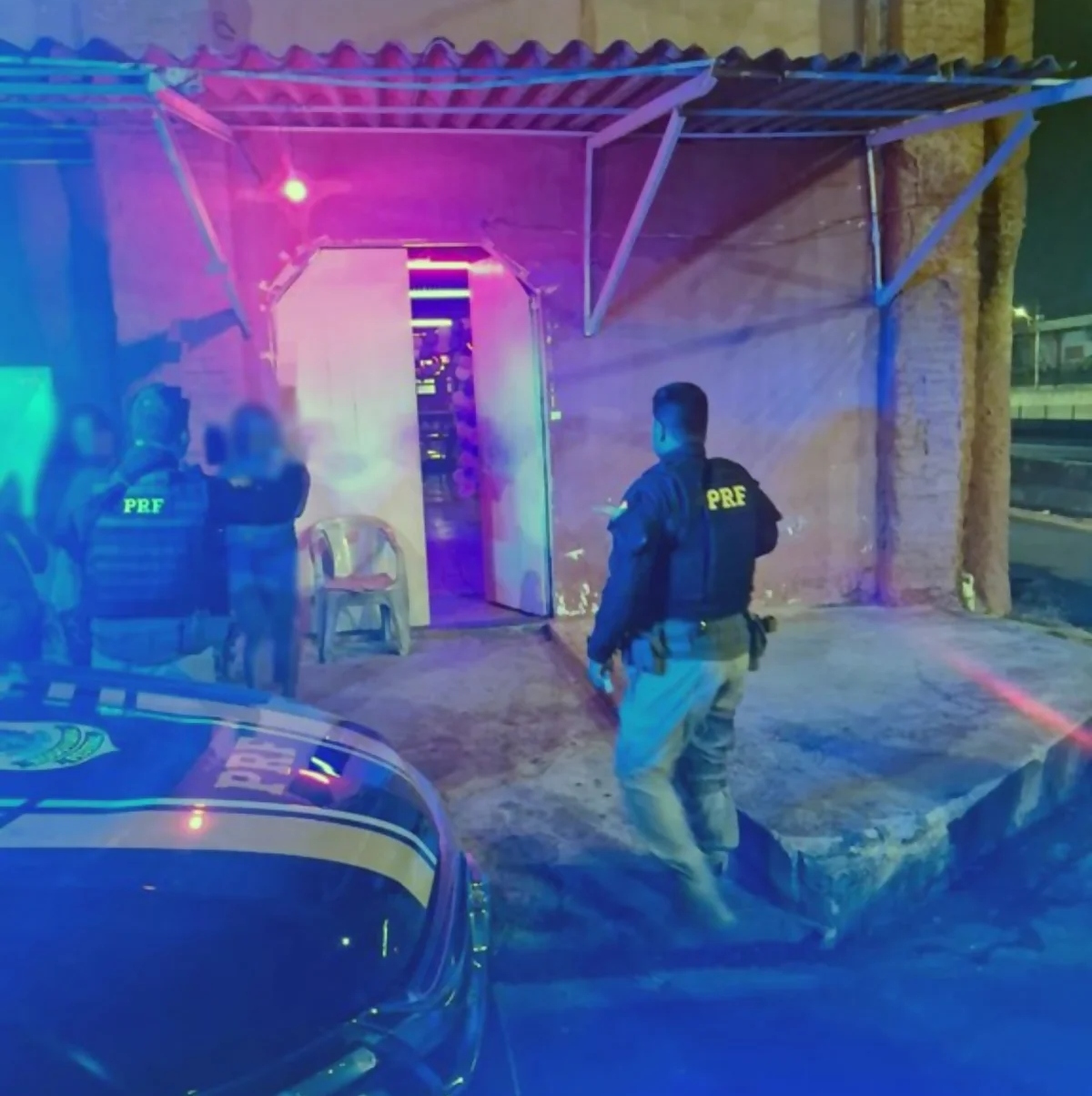 Adolescente é resgatada em local suspeito de prostituição na Baixada Fluminense(1) Adolescente é resgatada em local suspeito de prostituição na Baixada Fluminense
