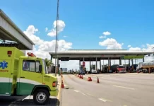 Veículos com donativos e carros de vítimas das enchentes não pagam pedágio na BR-116 e BR-392, no RS Veículos com donativos e carros de vítimas das enchentes não pagam pedágio na BR-116 e BR-392, no RS