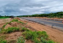 Trecho da BR-304/RN é liberado ao tráfego após construção de desvio, em Lajes Trecho da rodovia BR-304/RN é liberado a tráfego após construção de desvio, em Lajes, no Rio Grande do Norte.