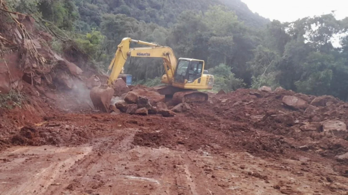 Daer trabalha em várias frentes para desbloquear rodovias da Serra gaúcha