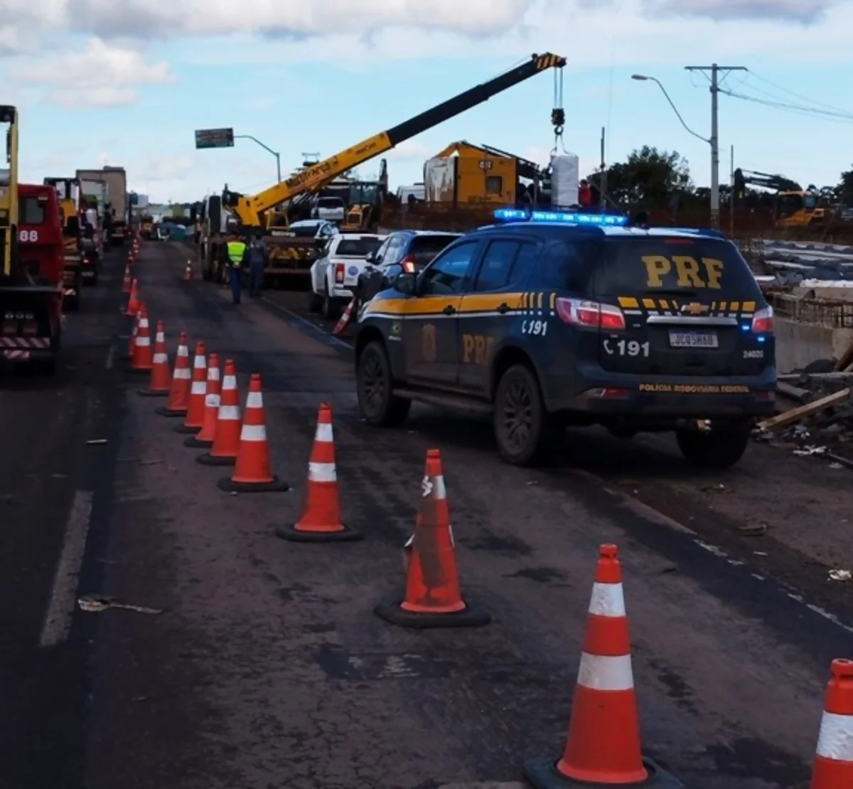 Entorno da ponte sobre o Rio dos Sinos, na BR-116/RS, recebe melhorias, em São Leopoldo Entorno da ponte sobre o Rio dos Sinos, na BR-116/RS, recebe melhorias, em São Leopoldo