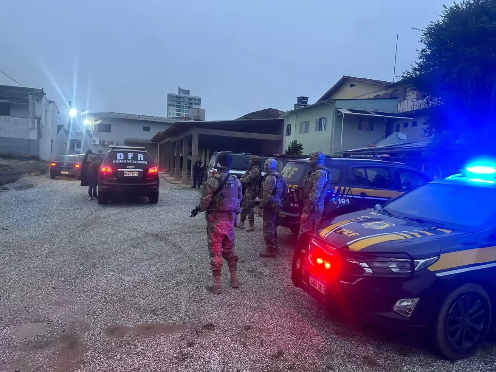 PRF, PCPR e PCSC deflagram operação contra roubo a ônibus, no Paraná