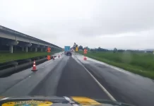 BR-101/SC na altura do km 403 está com tráfego desviado BR-101/SC na altura do km 403 está com tráfego desviado