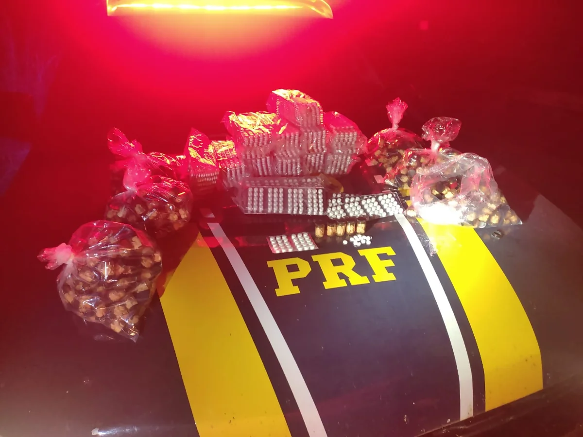 Motorista de aplicativo é flagrado com 25 mil comprimidos de 'rebite' na BR-060/GO Motorista de aplicativo é flagrado com 25 mil comprimidos de 'rebite' na BR-060/GO