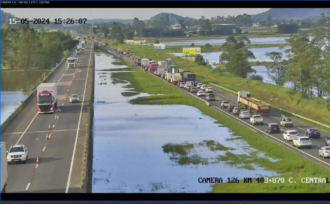 BR-101/Sul/SC tem uma faixa liberada no sentido Araranguá-Maracajá, em SC
