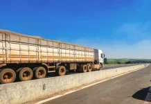 Rodovias do Tietê inicia cobrança de eixos suspensos no dia 1º de julho Rodovias do Tietê inicia cobrança de eixos suspensos no dia 1º de julho