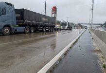 PRF retém carretas com 25 toneladas de excesso de peso na BR 232/PE