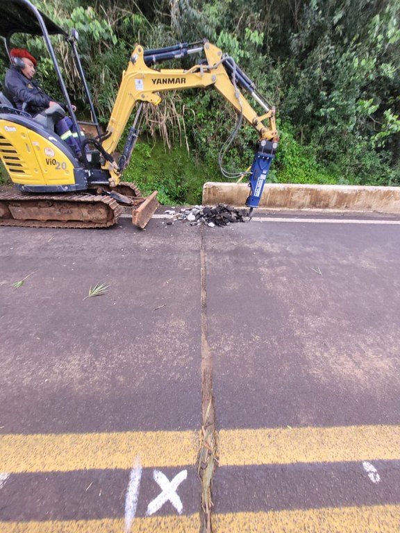 Demolição de ponte pelo DNIT