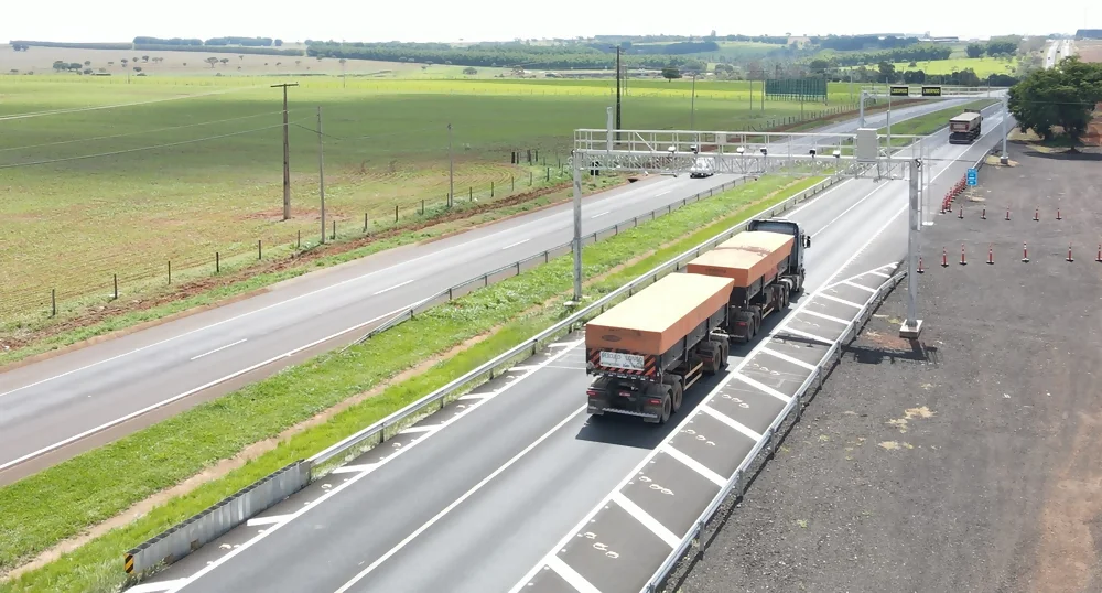 Um em cada 10 caminhões trafega com excesso de peso na BR-365/MG Um em cada 10 caminhões trafega com excesso de peso na BR-365/MG