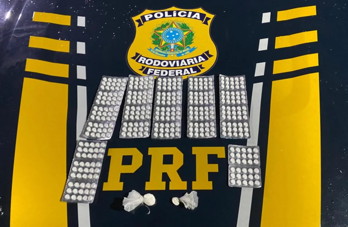 Caminhoneiro é flagrado com cocaína e anfetaminas na BR-222, em Tianguá (CE) Caminhoneiro é flagrado com cocaína e anfetaminas na BR-222, em Tianguá (CE)