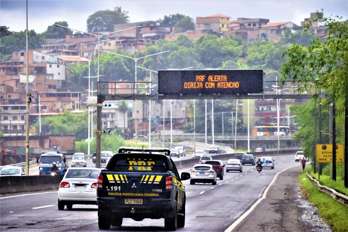Vai pegar a estrada no São João? Fique atentos ao trefegar pela BR-324/BA Vai pegar a estrada no São João? Fique atentos ao trefegar pela BR-324/BA
