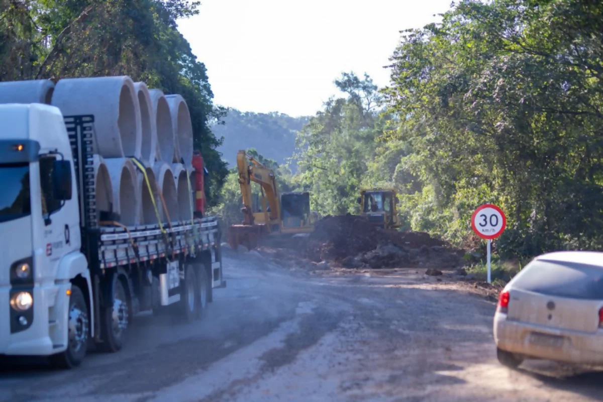 Governo gaúcho inicia trabalho de recuperação na ERS-129, em Muçum Governo gaúcho inicia trabalho de recuperação na ERS-129, em Muçum