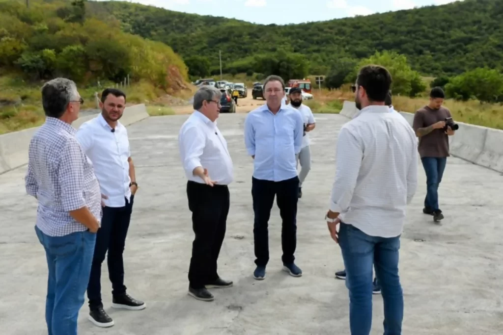 Obras rodoviárias nas PBs 354, 356 e 382 avançam, no sertão paraibano