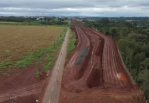 Obra da Perimetral Leste de Foz do Iguaçu (PR) interdita avenida, nesta quarta (12) Obra da Perimetral Leste de Foz do Iguaçu (PR) interdita avenida, nesta quarta (12)