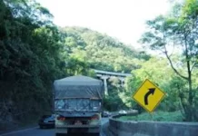 Trecho de serra da Via Anchieta (SP-150) continua com obras no pavimento Trecho de serra da Via Anchieta (SP-150) continua com obras no pavimento