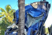 Acidente entre ônibus e carreta na AL-101 deixa 1 morto e 30 feridos, em Coruripe Acidente entre ônibus e carreta na AL-101 deixa 1 morto e 30 feridos, em Coruripe