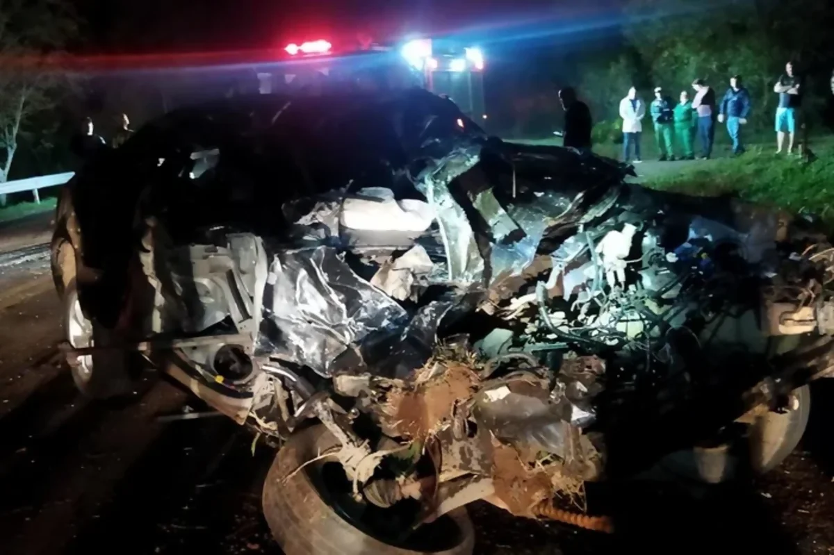 Acidente entre carreta e SUVs mata 4 pessoas na BR-386, no Rio Grande do Sul(1) Acidente entre carreta e SUVs mata 4 pessoas na BR-386, no Rio Grande do Sul