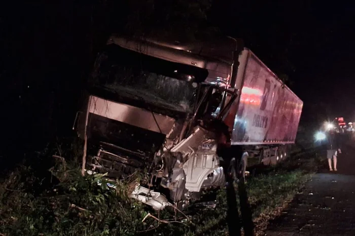 Acidente entre carreta e SUVs mata 4 pessoas na BR-386, no Rio Grande do Sul