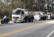 PRF flagra 4 caminhões com 37 toneladas de excesso de peso na BR-282/SC PRF flagra 4 caminhões com 37 toneladas de excesso de peso na BR-282/SC