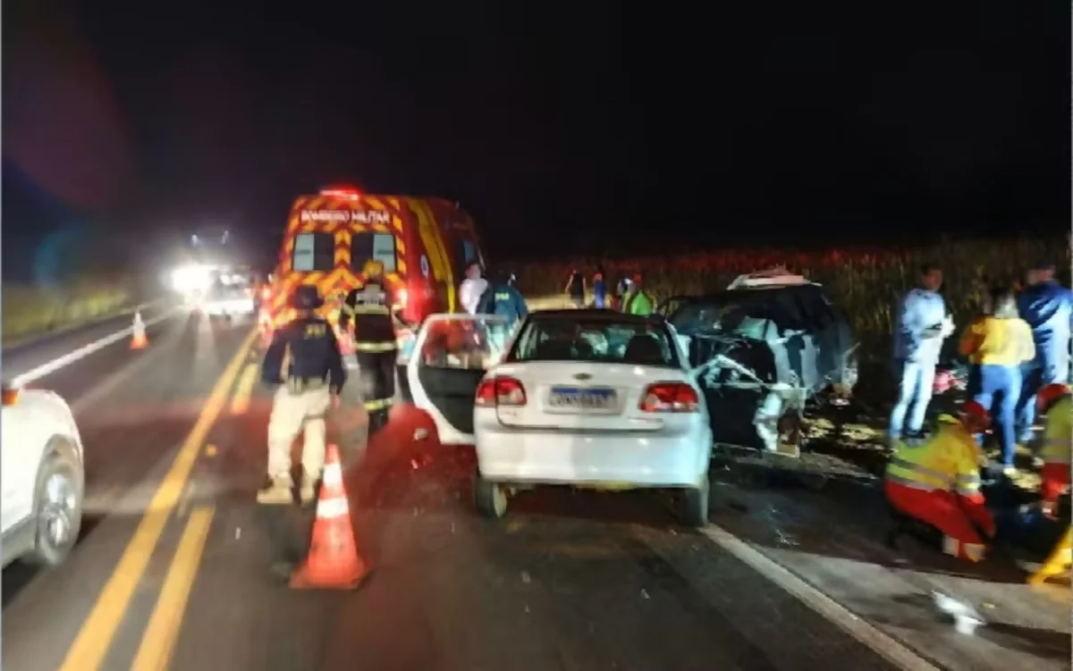 Sete pessoas morrem nas rodovias federais de Goiás, no fim de semana Sete pessoas morrem nas rodovias federais de Goiás, no fim de semana