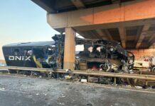 Ônibus choca contra pilar de viaduto, e pelo menos 10 pessoas morrem Sobe para 12 o número de mortes no acidente com ônibus em viaduto, em Itapetininga (SP)