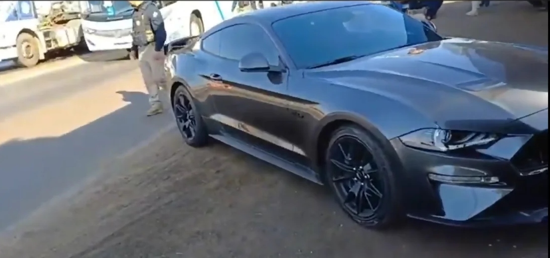 Captura de tela 2024-07-04 151440 VÍDEO: Carro de luxo com mais de R$ 30 mil em débitos é apreendido em Goiás