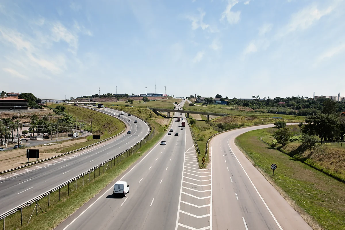 Via Colinas prevê tráfego de 936 mil veículos no feriado de 9 de julho Via Colinas prevê tráfego de 936 mil veículos no feriado de 9 de julho