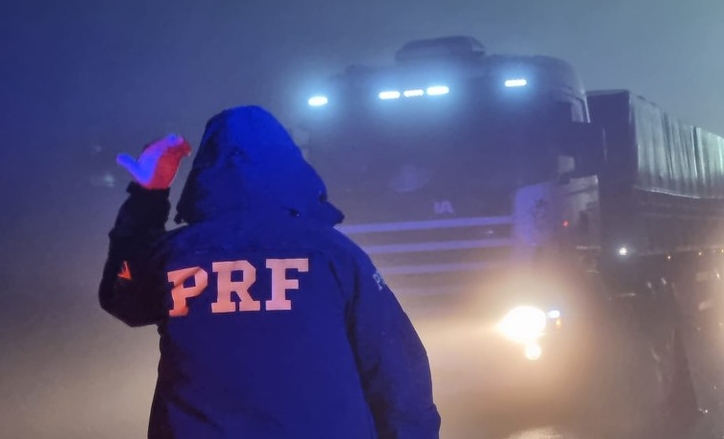Baixa visibilidade devido à neblina requer atenção redobrada nas estradas Baixa visibilidade devido à neblina requer atenção redobrada nas estradas