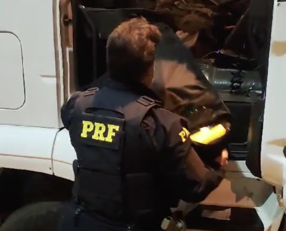 Caminhoneiro é preso com 164 kg de cocaína na BR-277, em Catanduvas (PR) Caminhoneiro é preso com 164 kg de cocaína na BR-277, em Catanduvas (PR)
