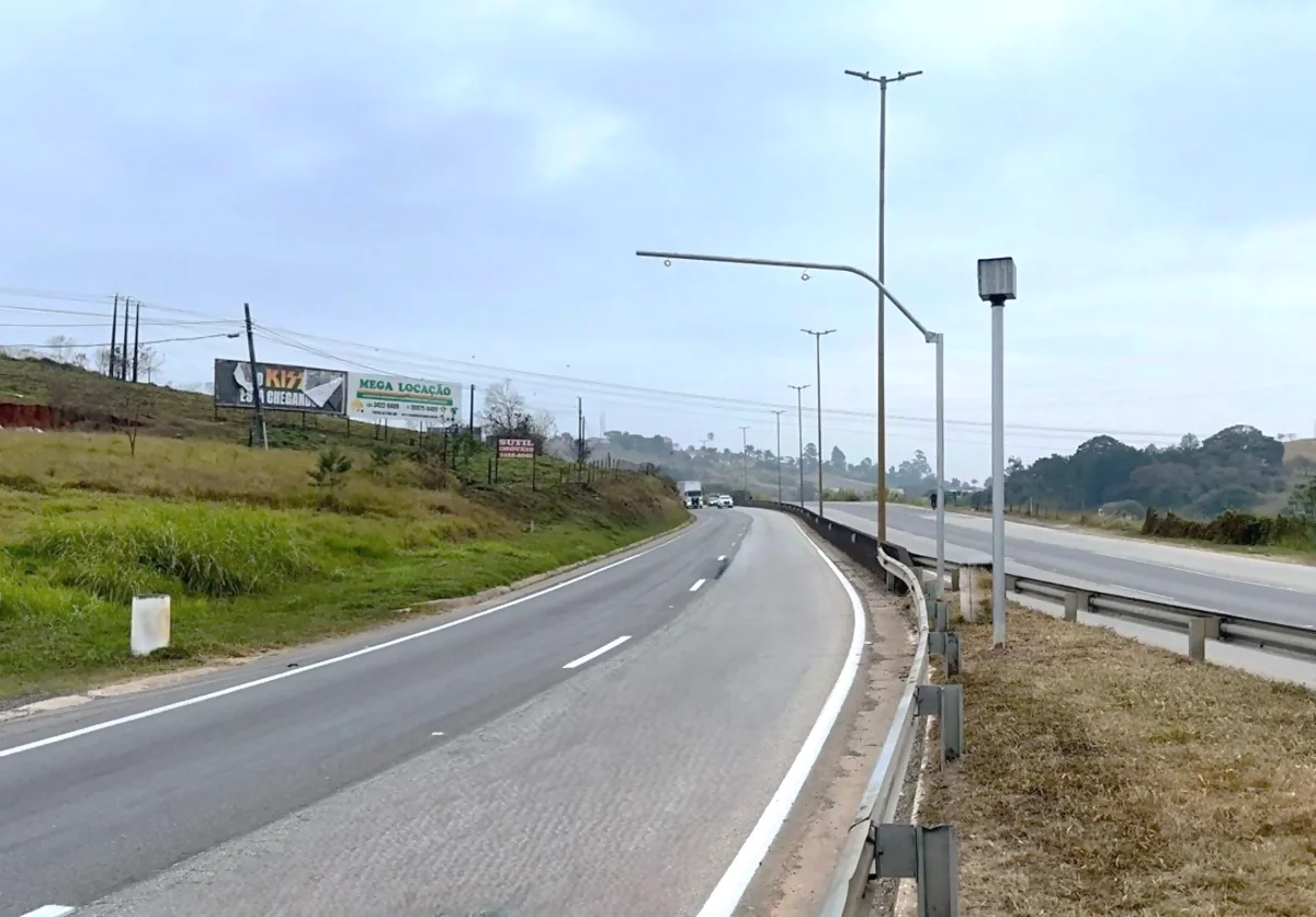 BR-459 "ganha" 5 novos radares, em MG, para coibir abusos de velocidade BR-459 "ganha" 5 novos radares, em MG, para coibir abusos de velocidade