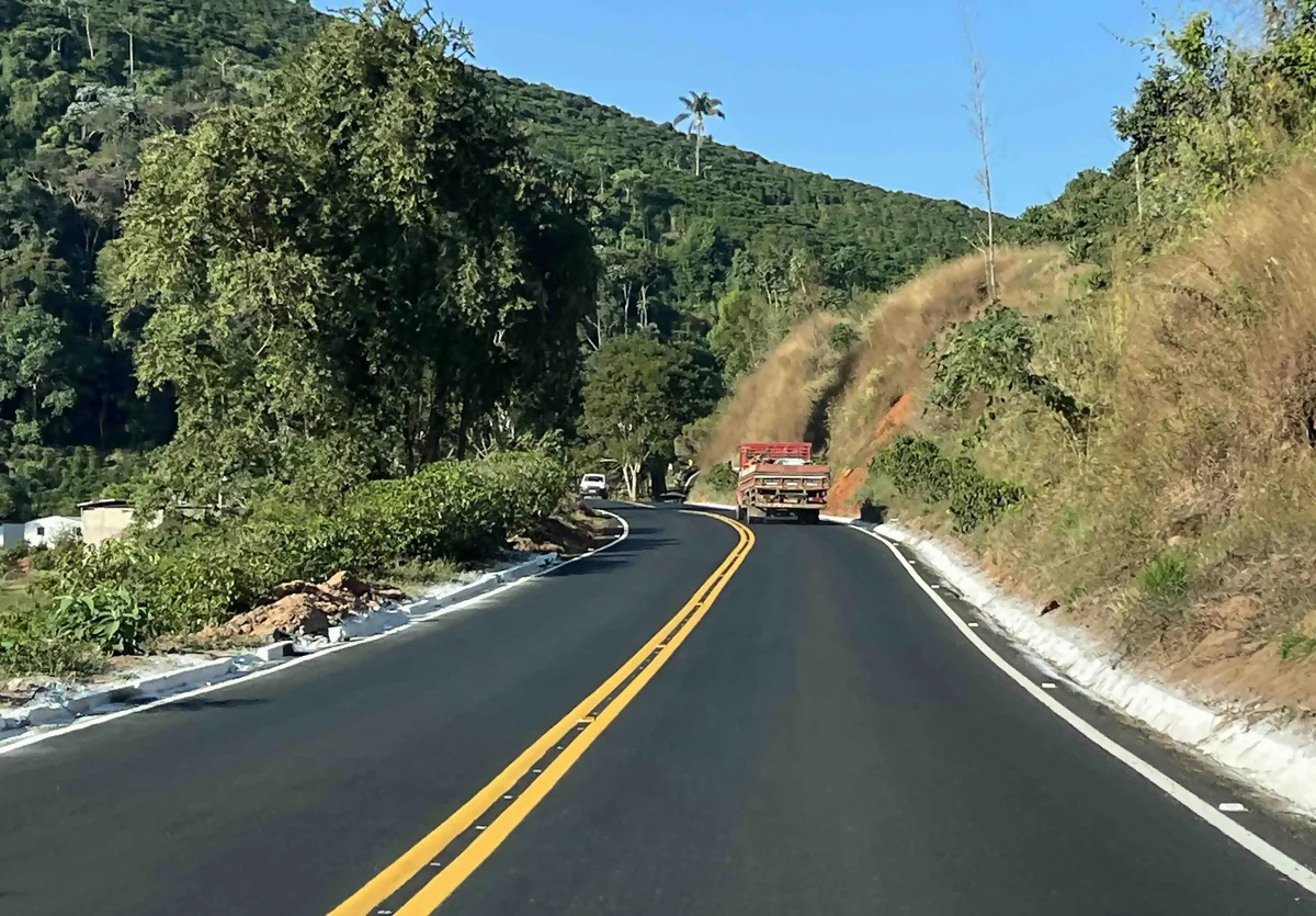 Rodovias de acesso ao Pico da Bandeira, em Minas, recebem melhorias Rodovias de acesso ao Pico da Bandeira, em Minas, recebem melhorias