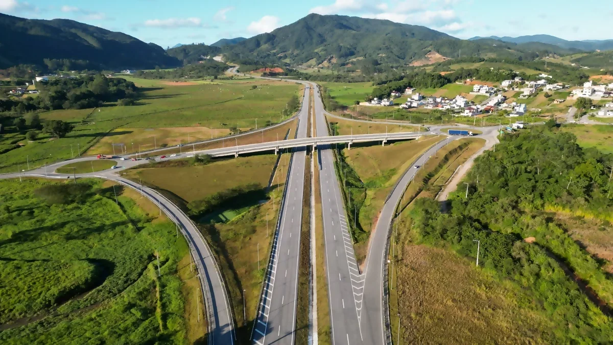 Após confirmar entrega do Contorno Viário de Florianópolis para 2/8, Arteris altera data Após confirmar entrega do Contorno Viário de Florianópolis para 2/8, Arteris altera data