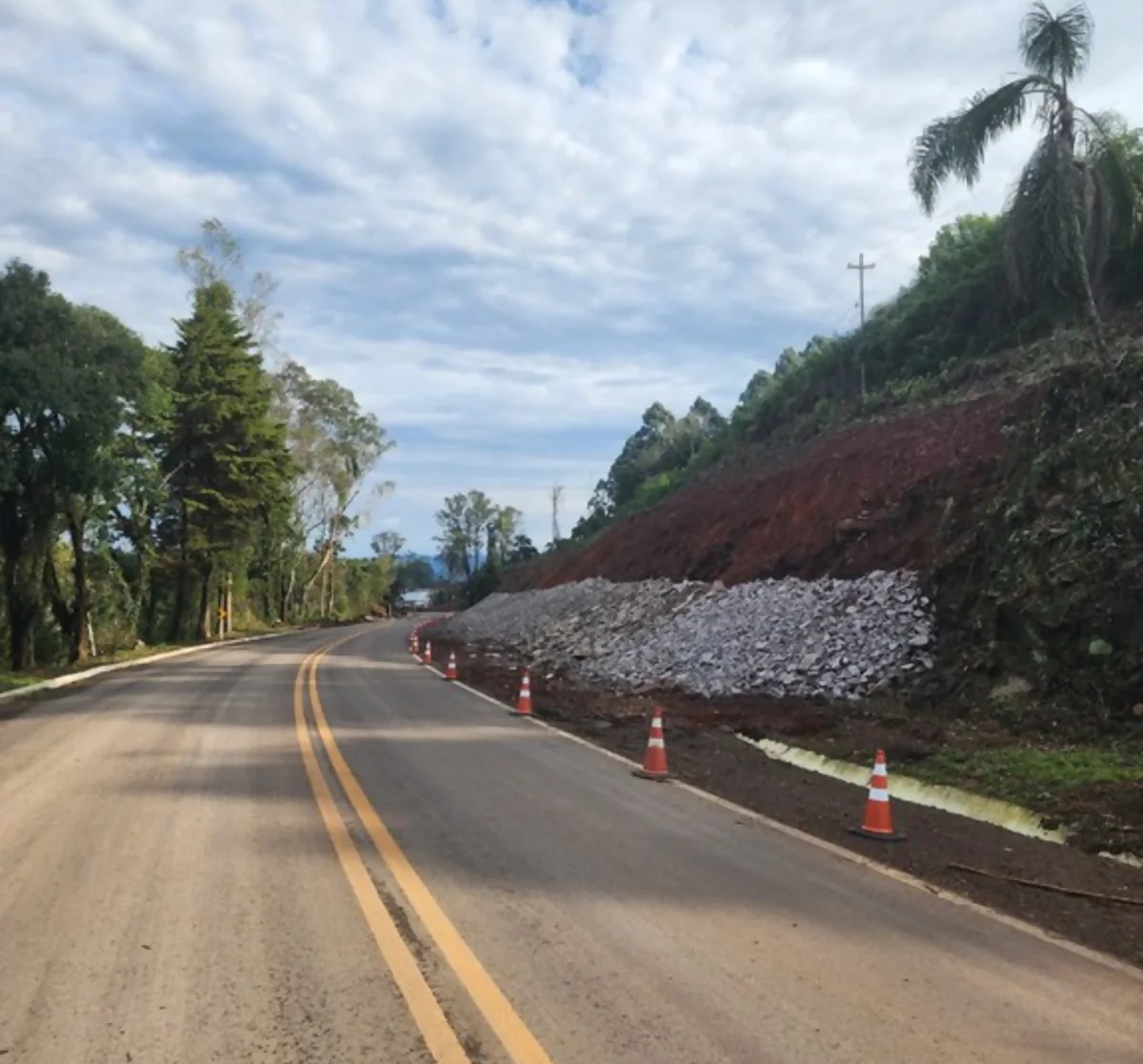 Liberado parcialmente o tráfego na BR-470/RS, entre Veranópolis e Bento Gonçalves Liberado parcialmente o tráfego na BR-470/RS, entre Veranópolis e Bento Gonçalves