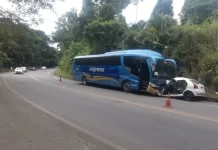 Colisão frontal entre ônibus e carro na BR-101/RJ deixa 1 morto e 3 feridos Colisão frontal entre ônibus e carro na BR-101/RJ deixa 1 morto e 3 feridos