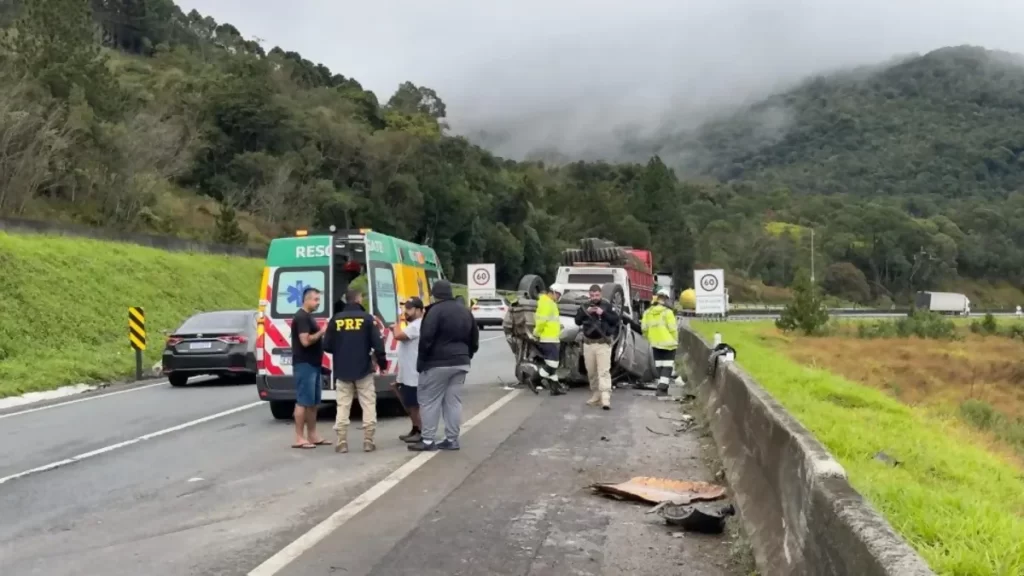 Dunga e esposa sofrem acidente na Régis Bittencourt (BR-116), no Paraná