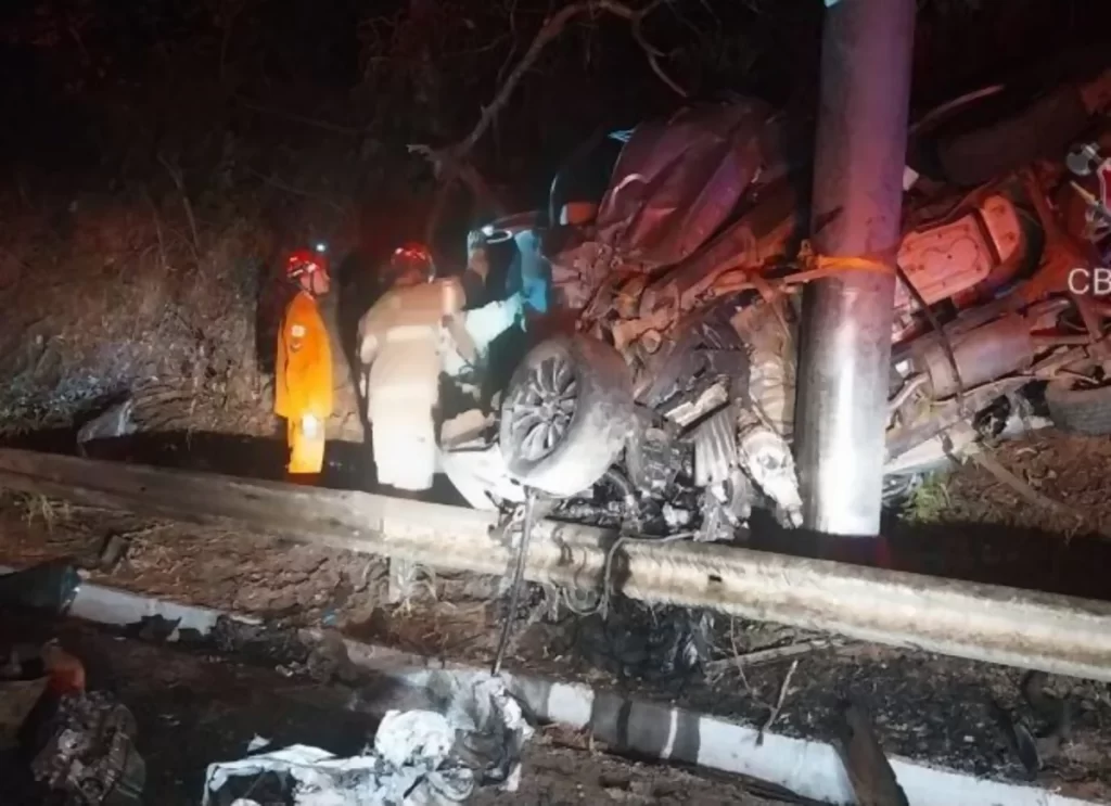 Acidente entre picape e camionete mata quatro pessoas na BR-251