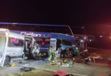 Ônibus e van com torcedores do Corinthians batem na BR-262/ES e 3 morrem Ônibus e van com torcedores do Corinthians batem na BR-262/ES e 3 morrem
