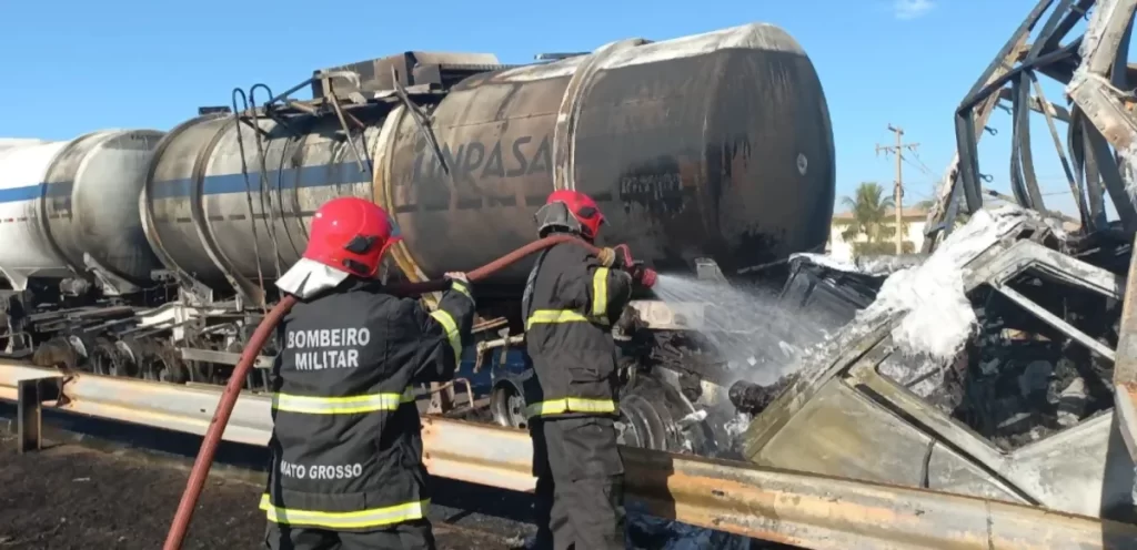 VÍDEO: Grave acidente entre ônibus e carretas mata 5 pessoas na BR-364/MT