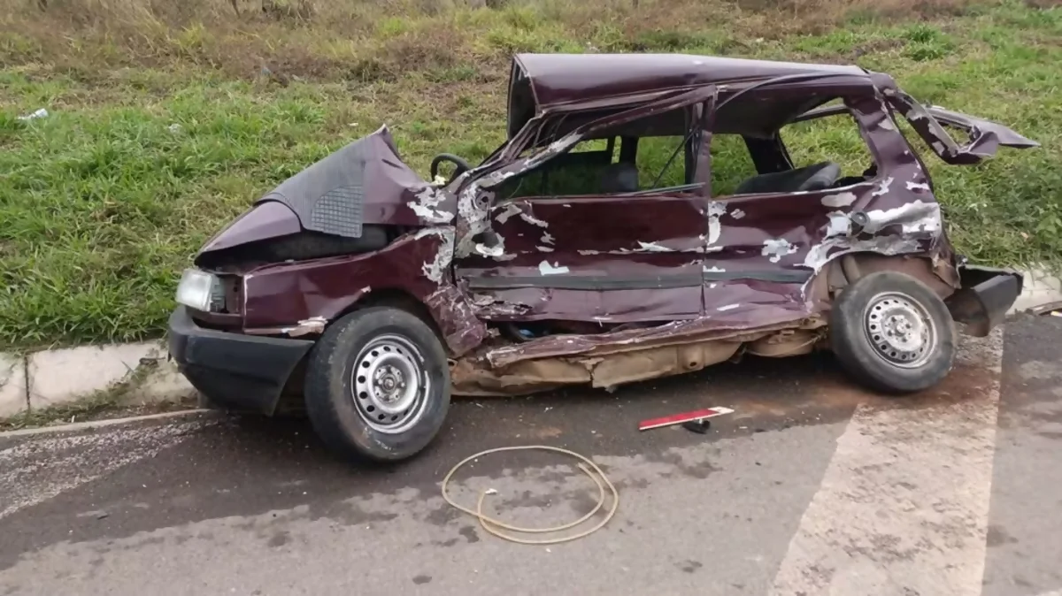 Acidente entre carro e ônibus mata idoso na BR-373, no Paraná Acidente entre carro e ônibus mata idoso na BR-373, no Paraná