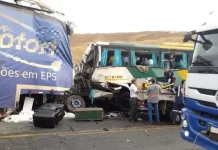 Sobe para 3 o total de mortos no acidente do ônibus da Gontijo com carreta na BR-116/MG Sobe para 3 o total de mortos no acidente do ônibus da Gontijo com carreta na BR-116/MG
