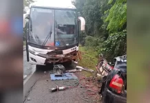 Acidente de ônibus com carro na PR-182 deixa uma pessoa morta Acidente de ônibus com carro na PR-182 deixa uma pessoa morta