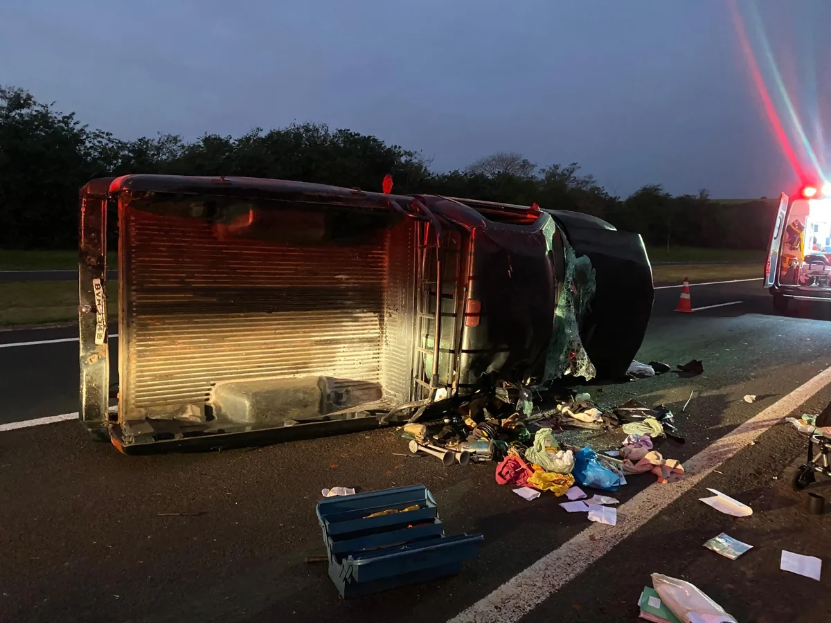 Capotamento na Raposo Tavares deixa um morto, em Rancharia (SP) Capotamento na Raposo Tavares deixa um morto, em Rancharia (SP)