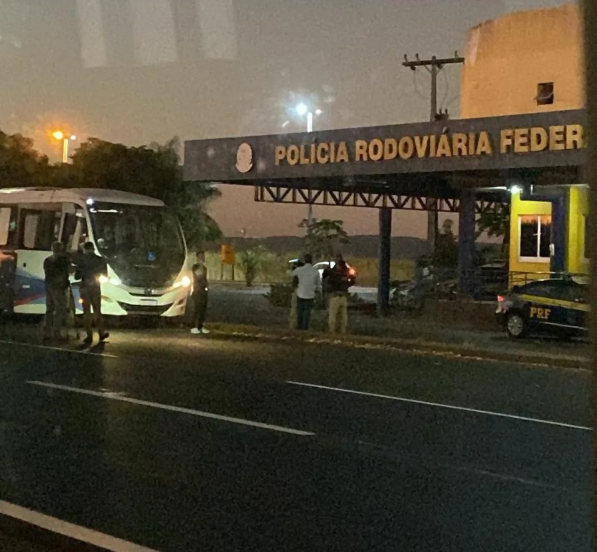Ônibus irregular que transportava pacientes é apreendido na BR-153, em Goiás Ônibus irregular que transportava pacientes é apreendido na BR-153, em Goiás