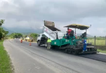 RJ-116 opera em sistema ‘Pare-e-Siga’ no km 29 para recapeamento asfáltico RJ-116 opera em sistema 'Pare-e-Siga' no km 29 para recapeamento asfáltico