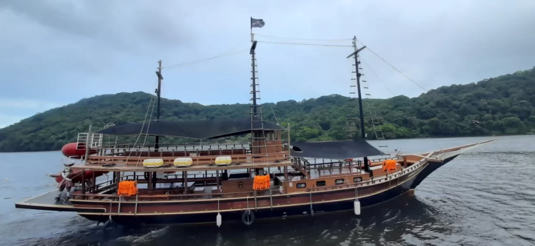 Passeio de escunas e barcos "aquece" turismo no Litoral Norte de São Paulo Passeio de escunas e barcos "aquece" turismo no Litoral Norte de São Paulo