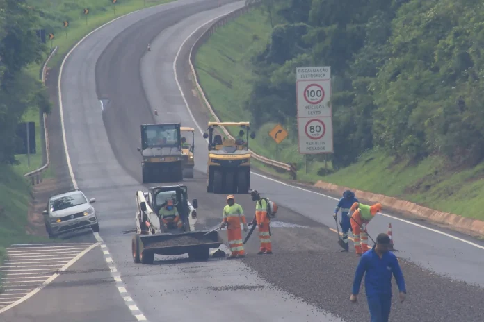 Rodovia BR-163/MS tem bloqueios parciais em vários trechos, nesta quarta (28) Rodovia BR-163/MS tem bloqueios parciais em vários trechos, nesta quarta (28)